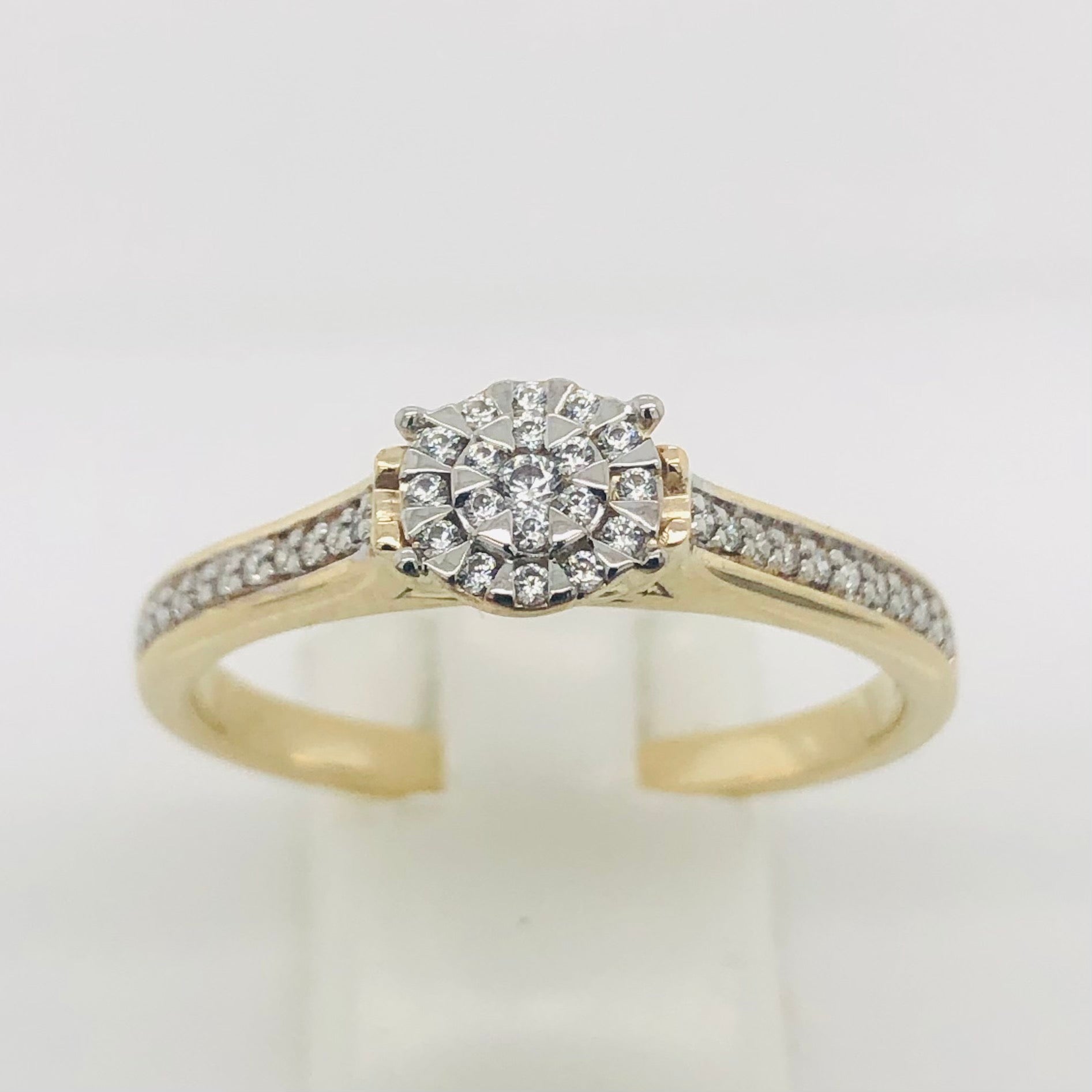 9ct Gold Cubic Zirconia Cluster Ring And CZ Setting Either Side Gold Rings 