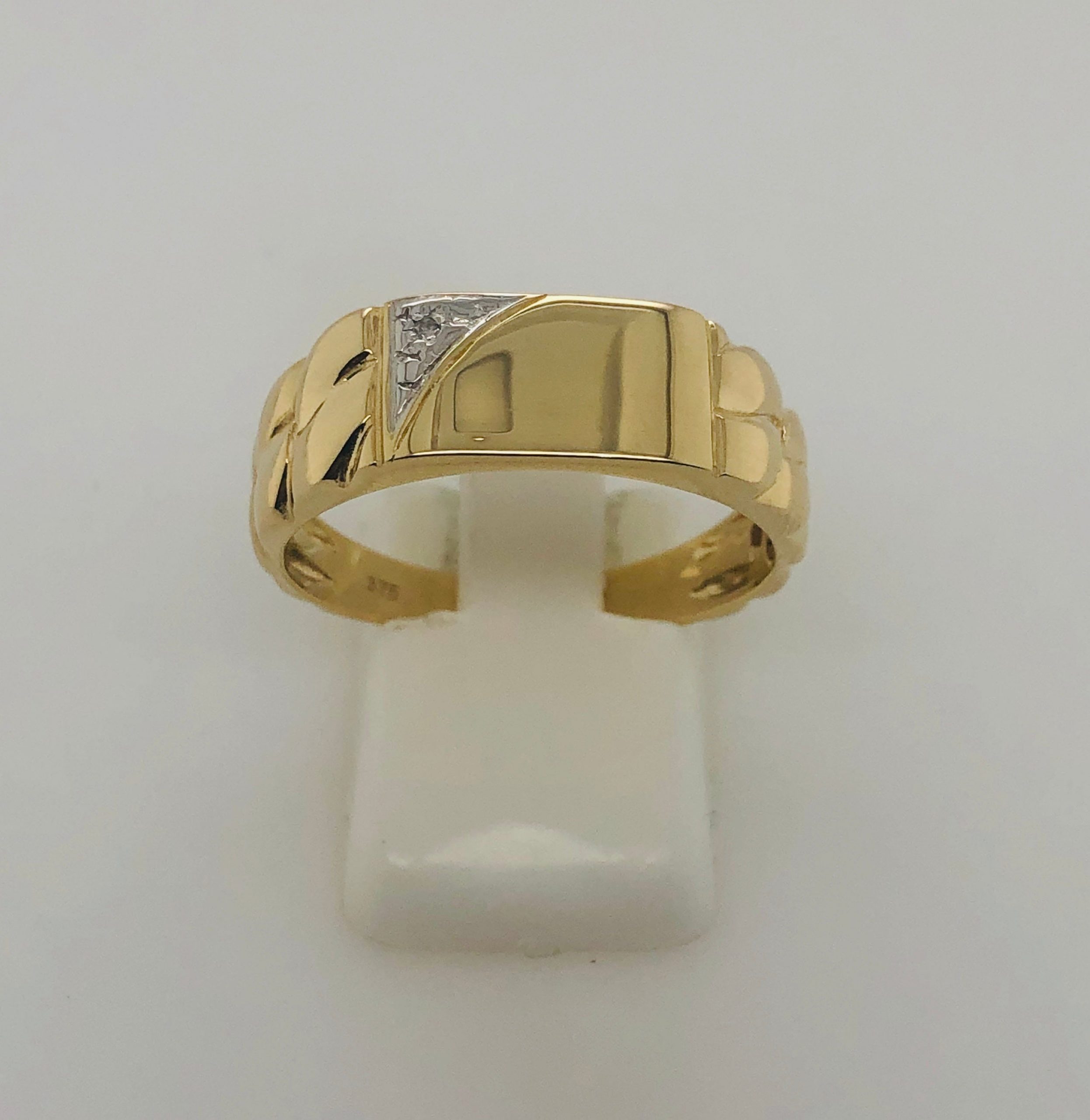 9ct Gold Gents Nugget Look Signet Ring With Diamond - 026 Gold Rings, Men's Gold Rings 