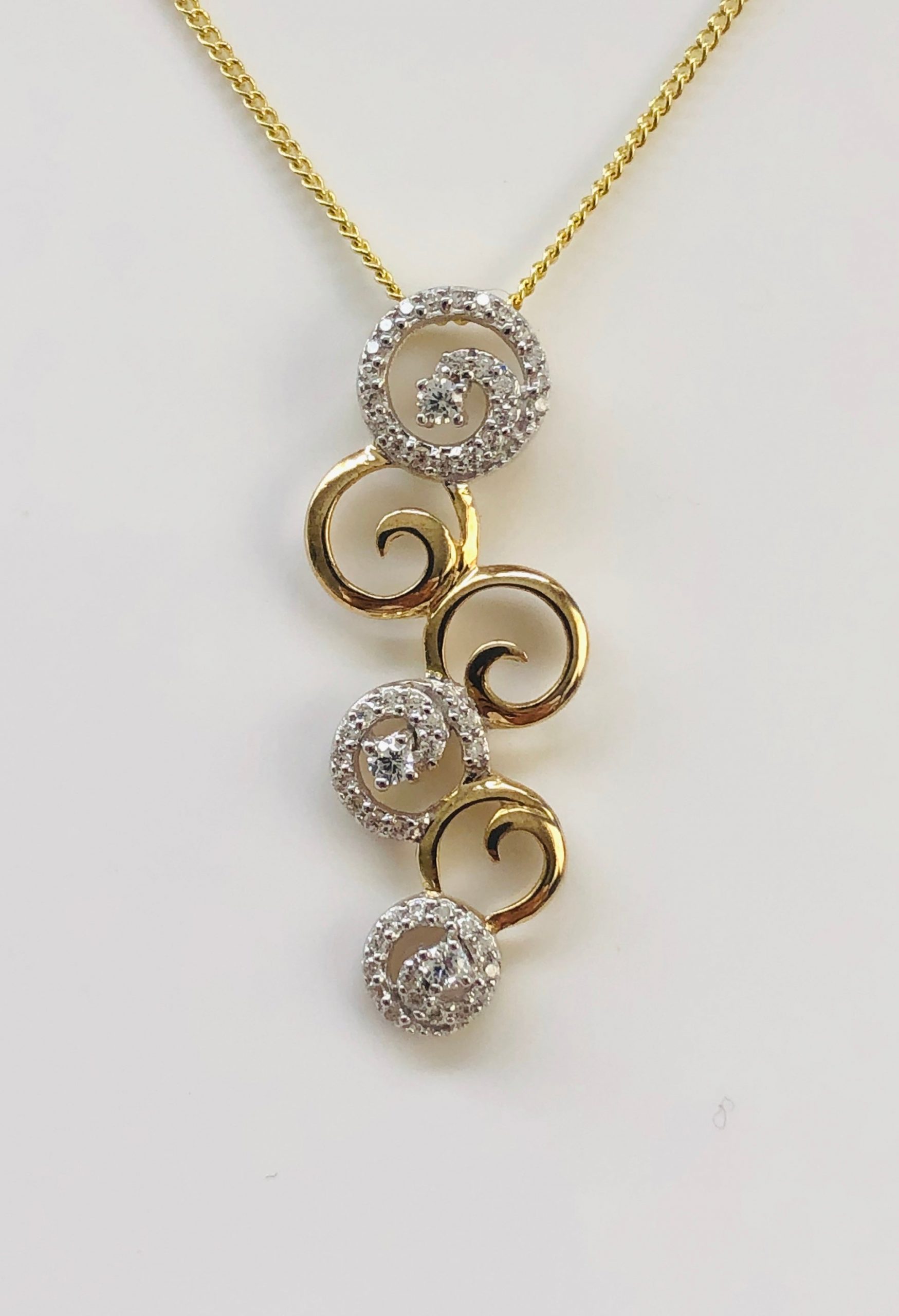 9ct Gold Cubic Zirconia Pendant - 025 Gold Pendants 