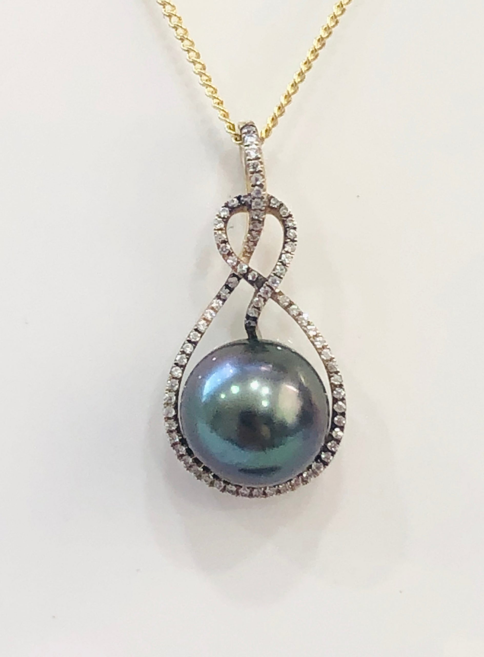 9ct Gold Pearl Pendant With A Round Tahitian Black Pearl - 08 Gold Pearl Jewellery, Pearl Jewellery 