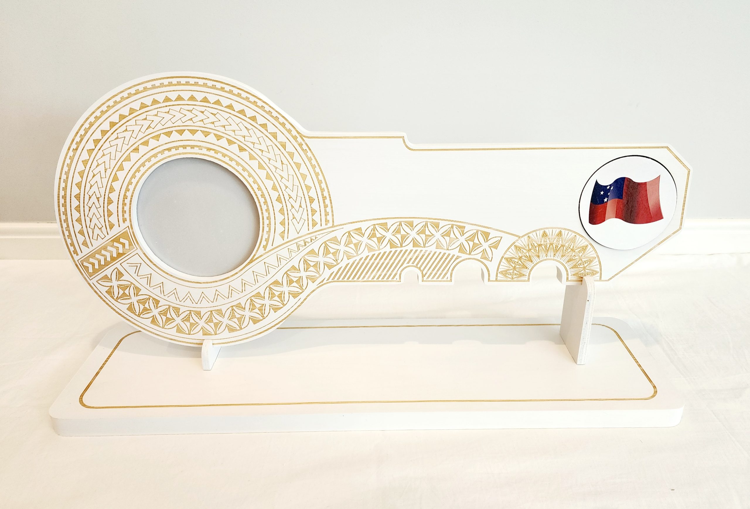 21st White Colour Painted Key with Laser Engraved Island Patterns On The Key and Printed Samoan Flag Disk Insert and Matching Laser Engraved Stand 21st Keys 