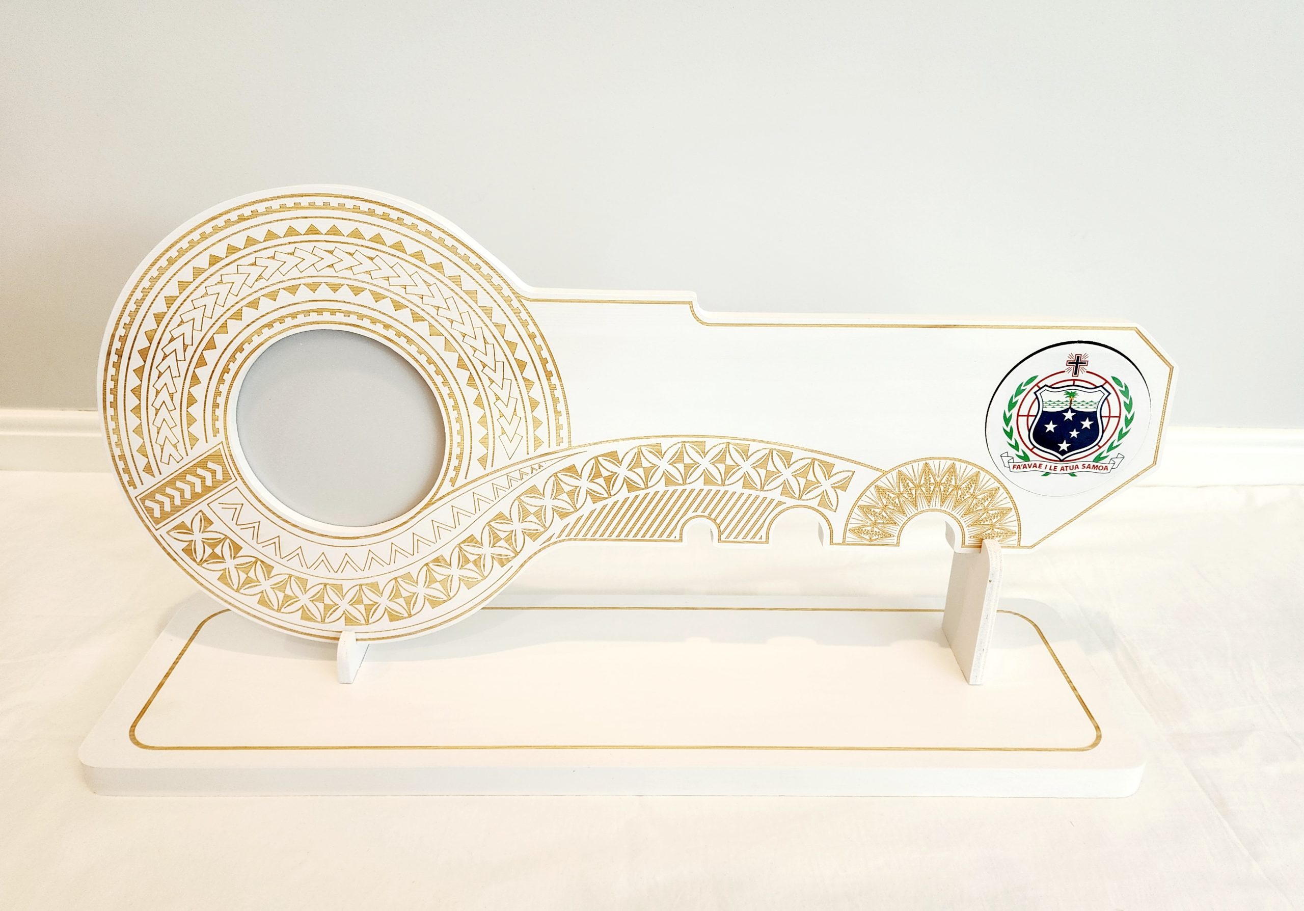 21st White Colour Painted Key with Laser Engraved Island Patterns On The Key and Printed Samoan Sila Disk Insert and Matching Laser Engraved Stand 21st Keys 