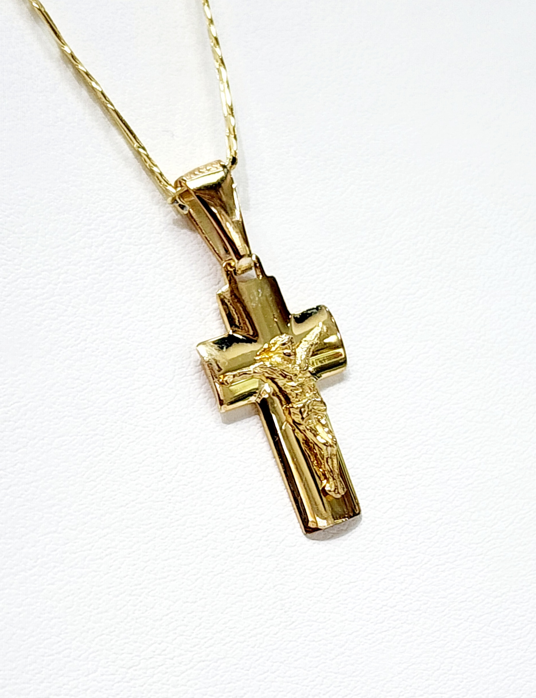 9ct Yellow Gold Polished Crucific Cross Pendant 12mm Wide Gold Pendants 