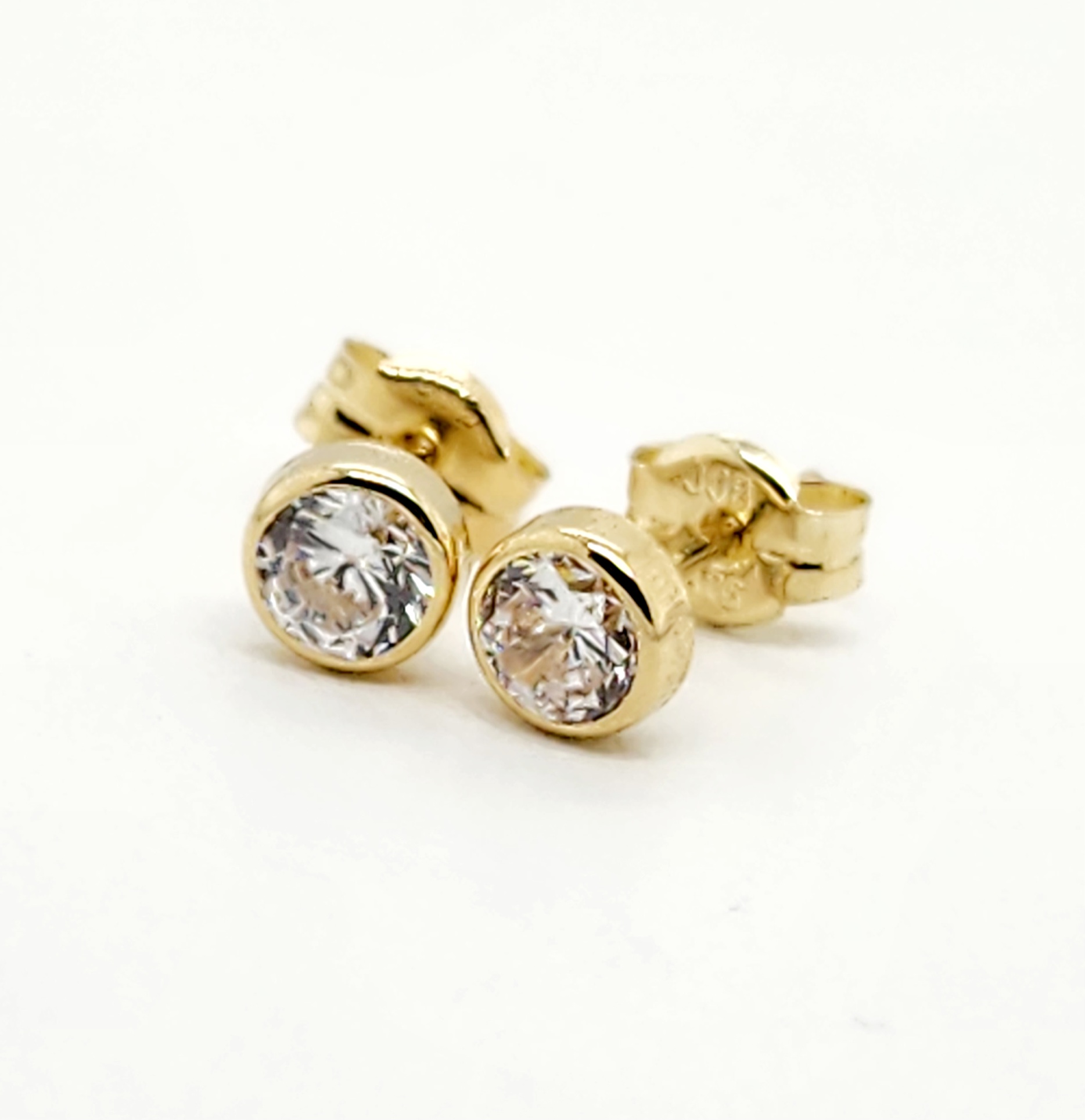 9ct Yellow Gold 3mm Round Bezel Set Cubic Zirconia Stud Earrings Gold Earrings 