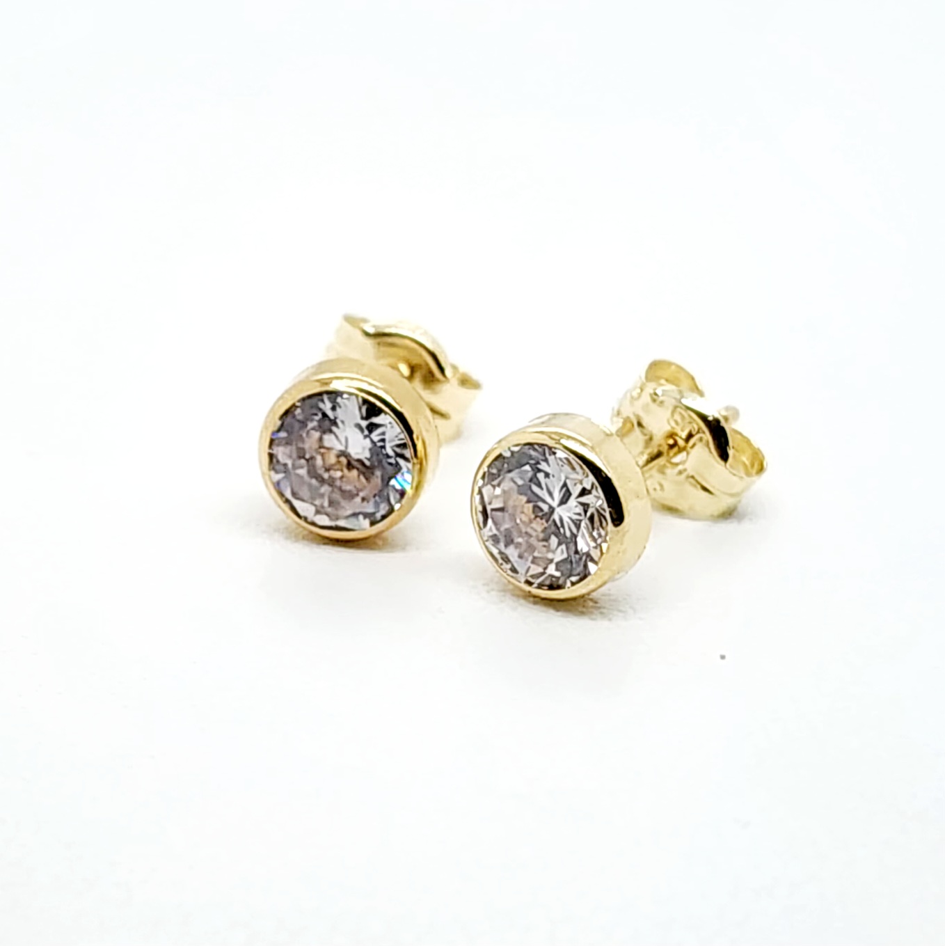 9ct Yellow Gold 5mm Round Bezel Set Cubic Zirconia Stud Earrings Gold Earrings 