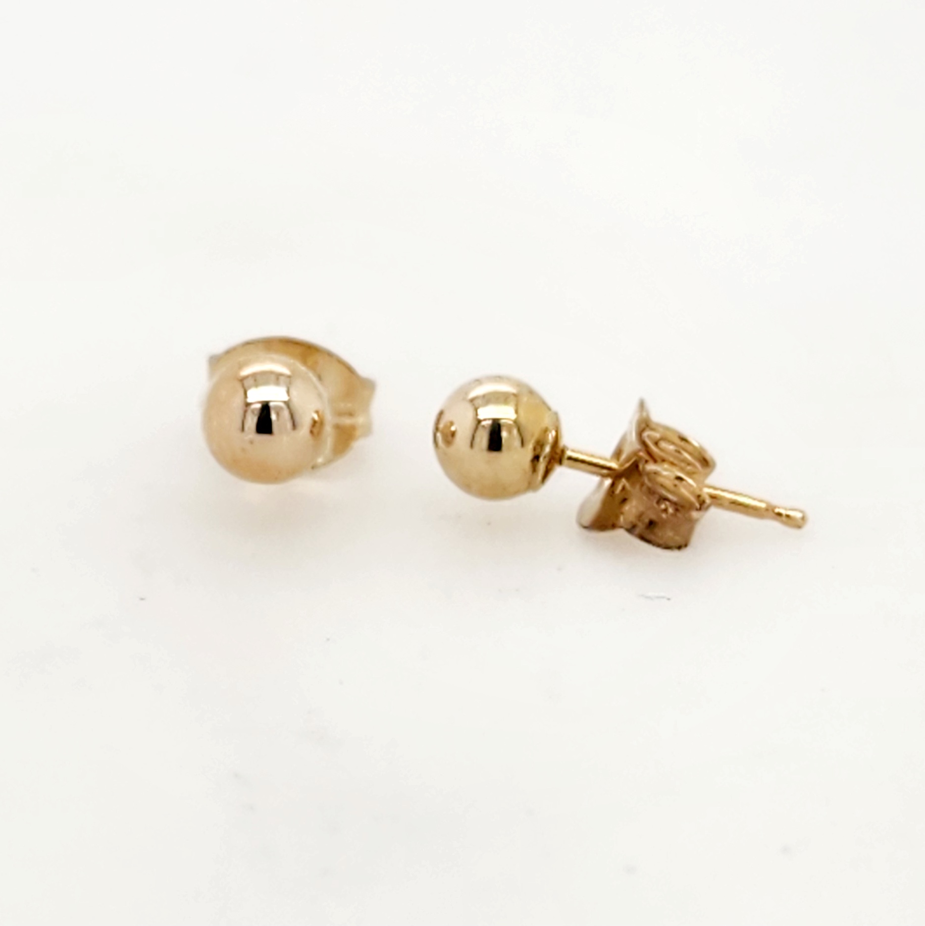 4mm Ball Stud Earrings in 9ct Yellow Gold Gold Earrings 4mm Ball Stud Earrings in 9ct Yellow Gold Gold Earrings