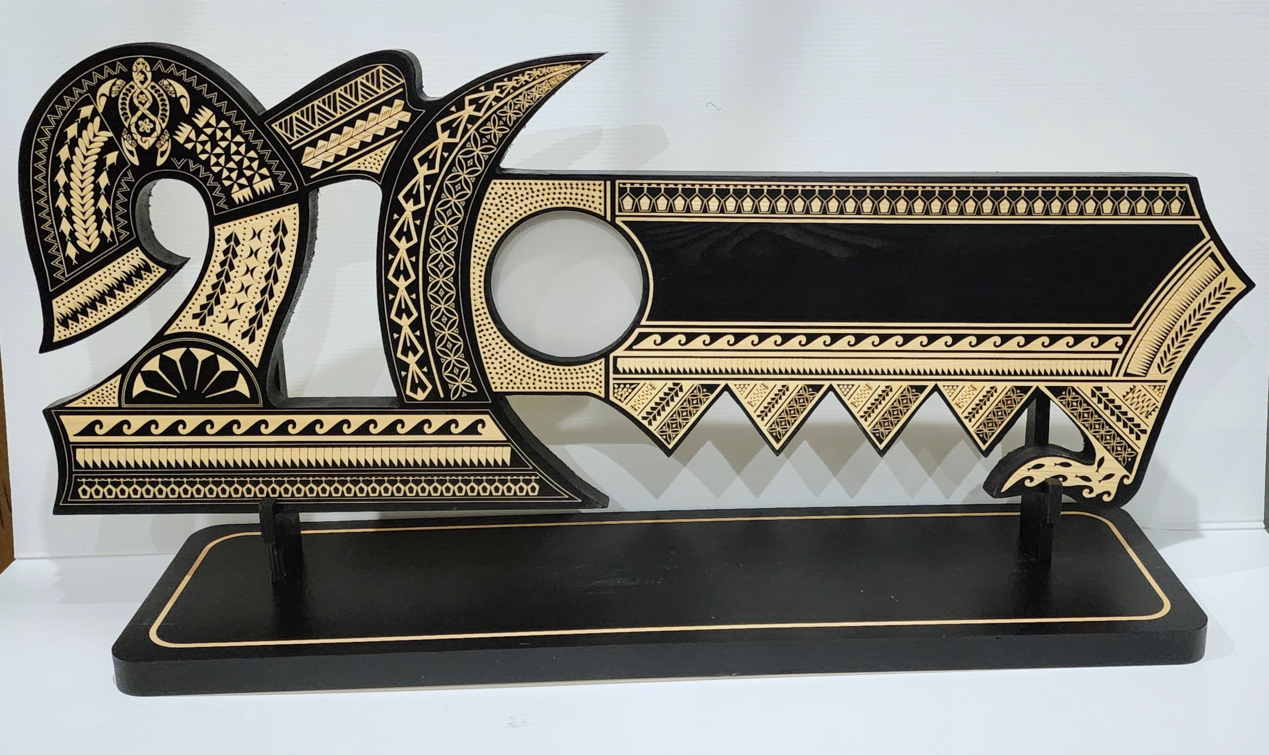 21st Wooden Key Black Shade Island Design On Stand With Polynesian Tattoo Design Hui Turtle Triple Twist 21st Keys 