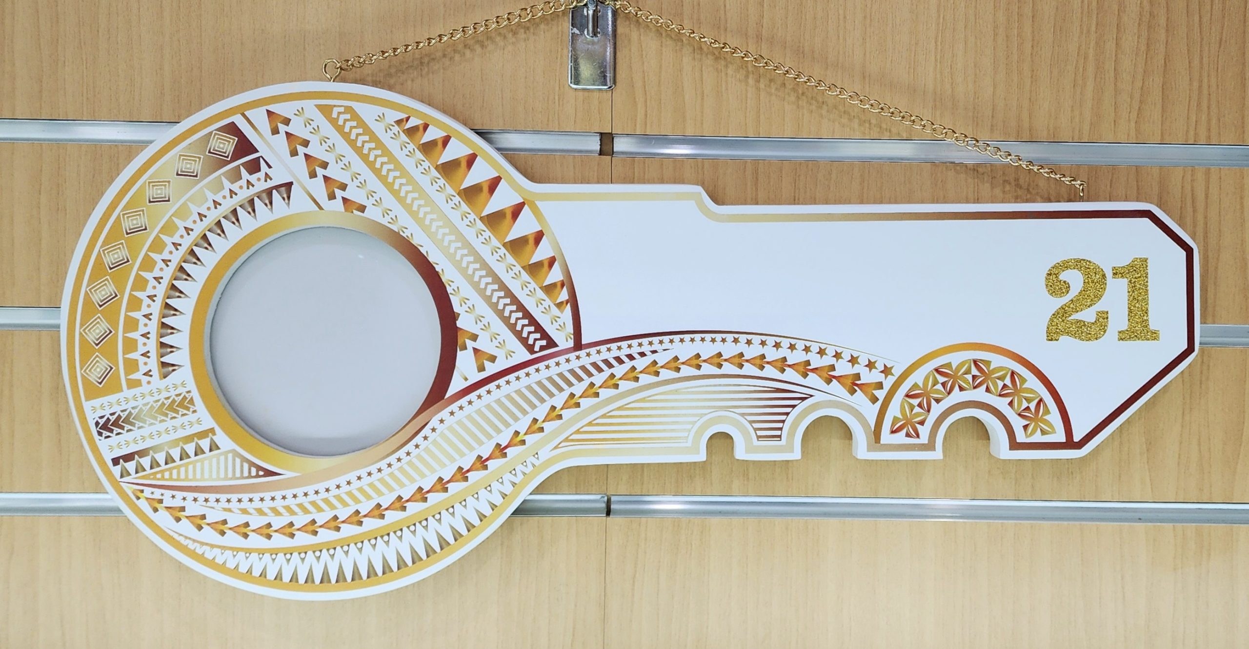 Island Design Golden Red Theme Colour UV Printed Birthday Key with Golden Glitter Look "21" 21st Keys Island Design Golden Red Theme Colour UV Printed Birthday Key with Golden Glitter Look "21" 21st Keys