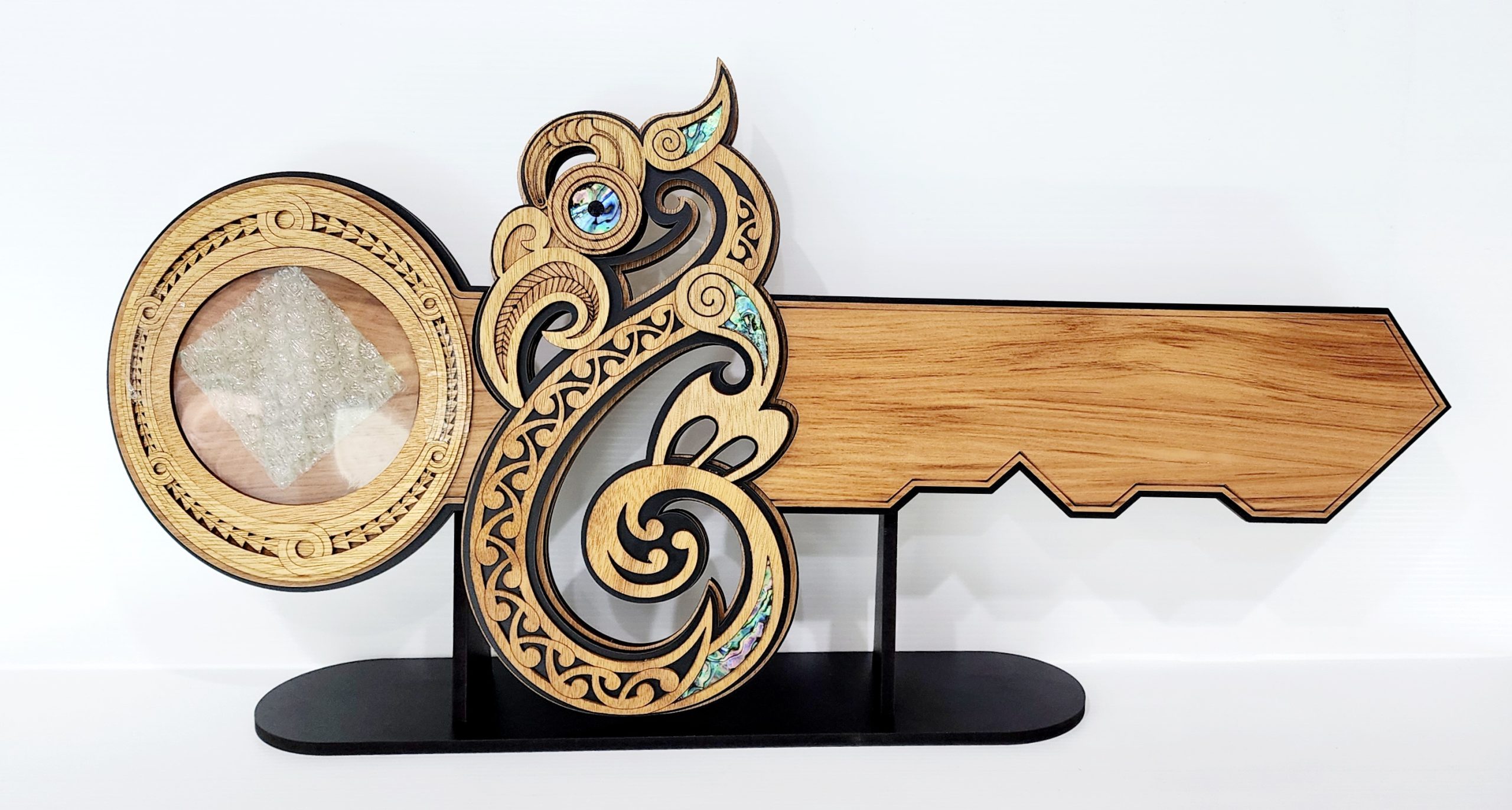 Manaia The Guardian Spirit Birthday Key with Removable Stand - 21MA-MANIA 21st Keys 