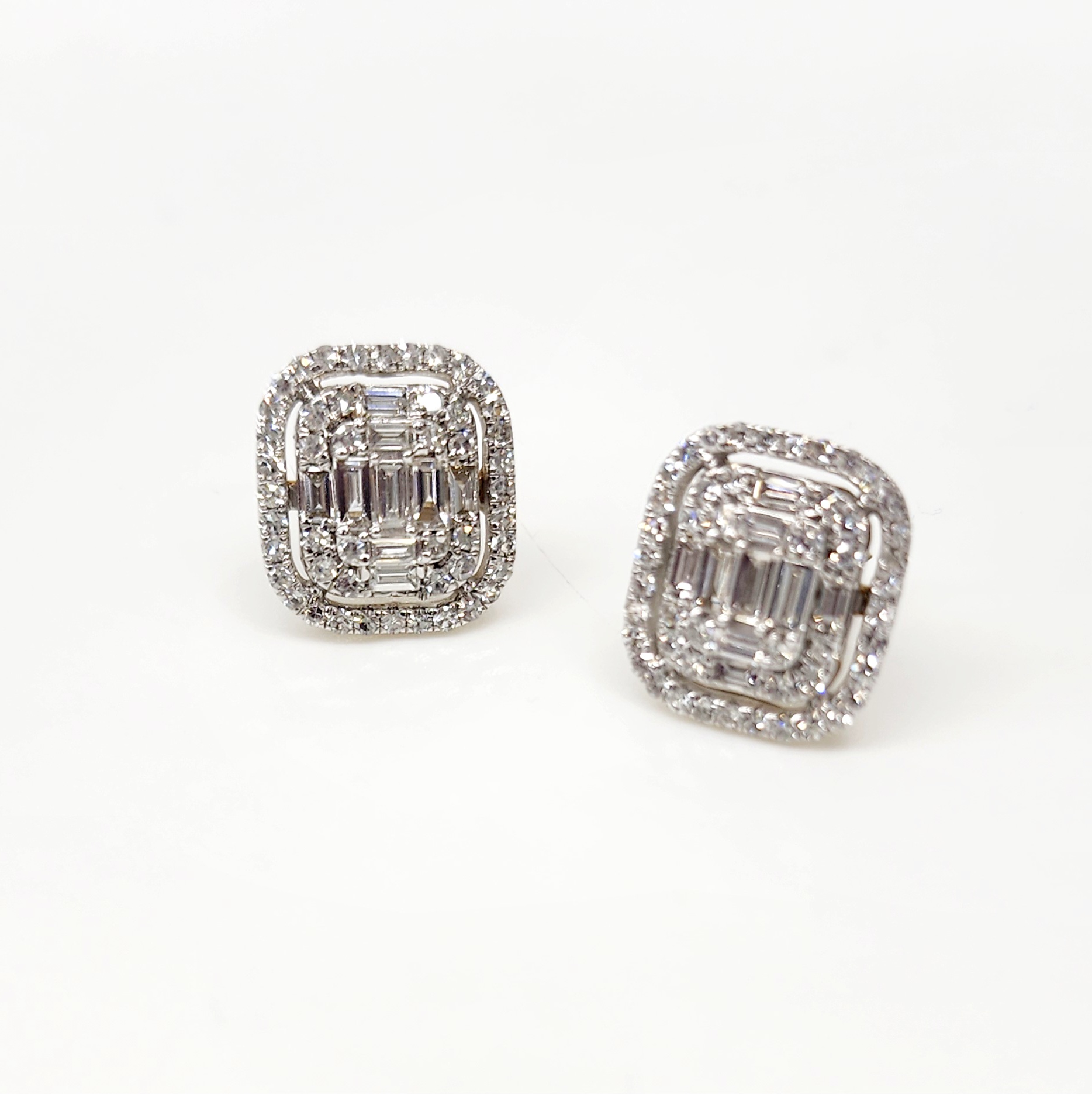 9ct Yellow Gold Round and Baguette 1.00ct Diamond Rectangular Cushion Halo Stud Earrings Gold Rings 