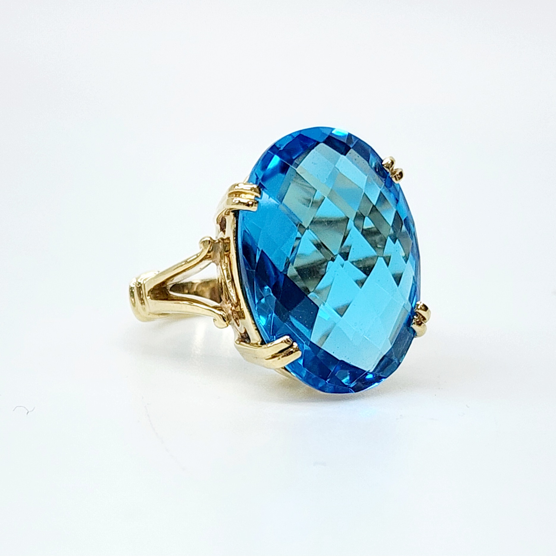 9YG Natural 20mm x 15mm Oval 20ct Blue Topaz with Checkerboard Cut Dress Ring Gold Rings 