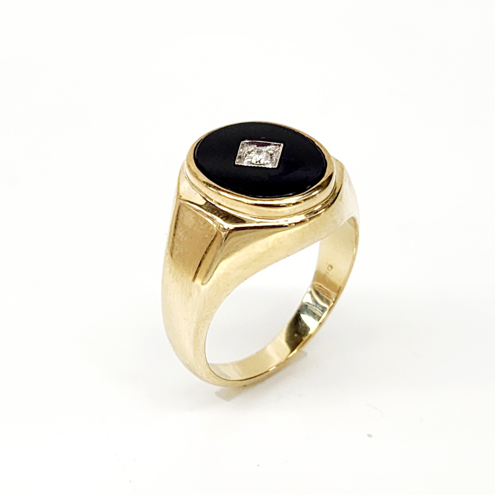 9ct Yellow Gold 14 x 12mm Oval Black Onyx and Diamond Gents Ring Gold Rings 9ct Yellow Gold 14 x 12mm Oval Black Onyx and Diamond Gents Ring Gold Rings