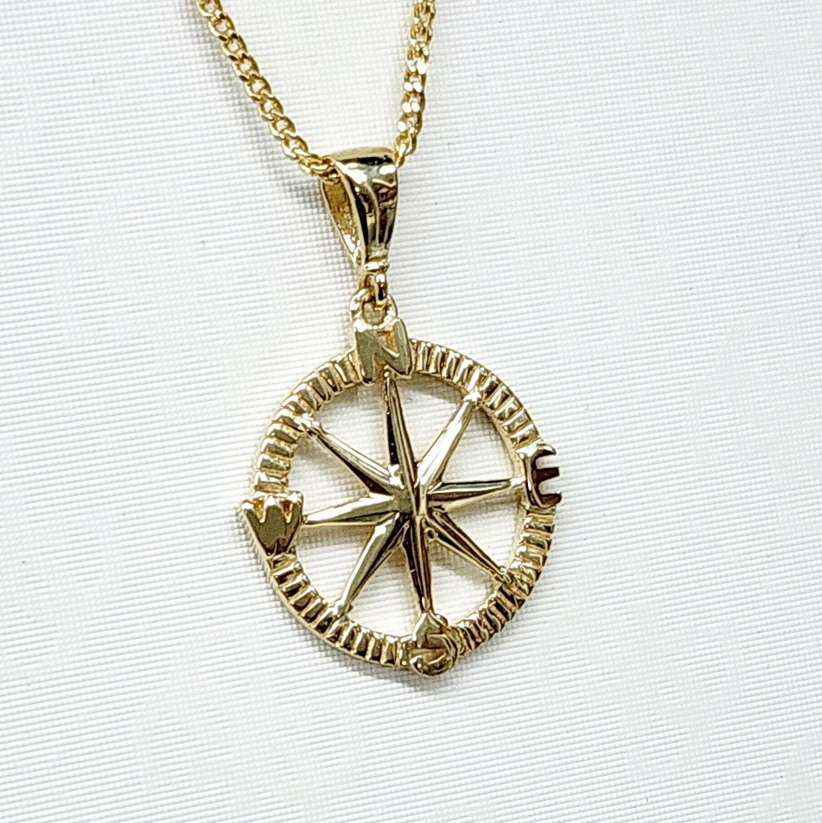 9ct Yellow Gold 15mm Round Open Compass pendant Gold Bracelets 