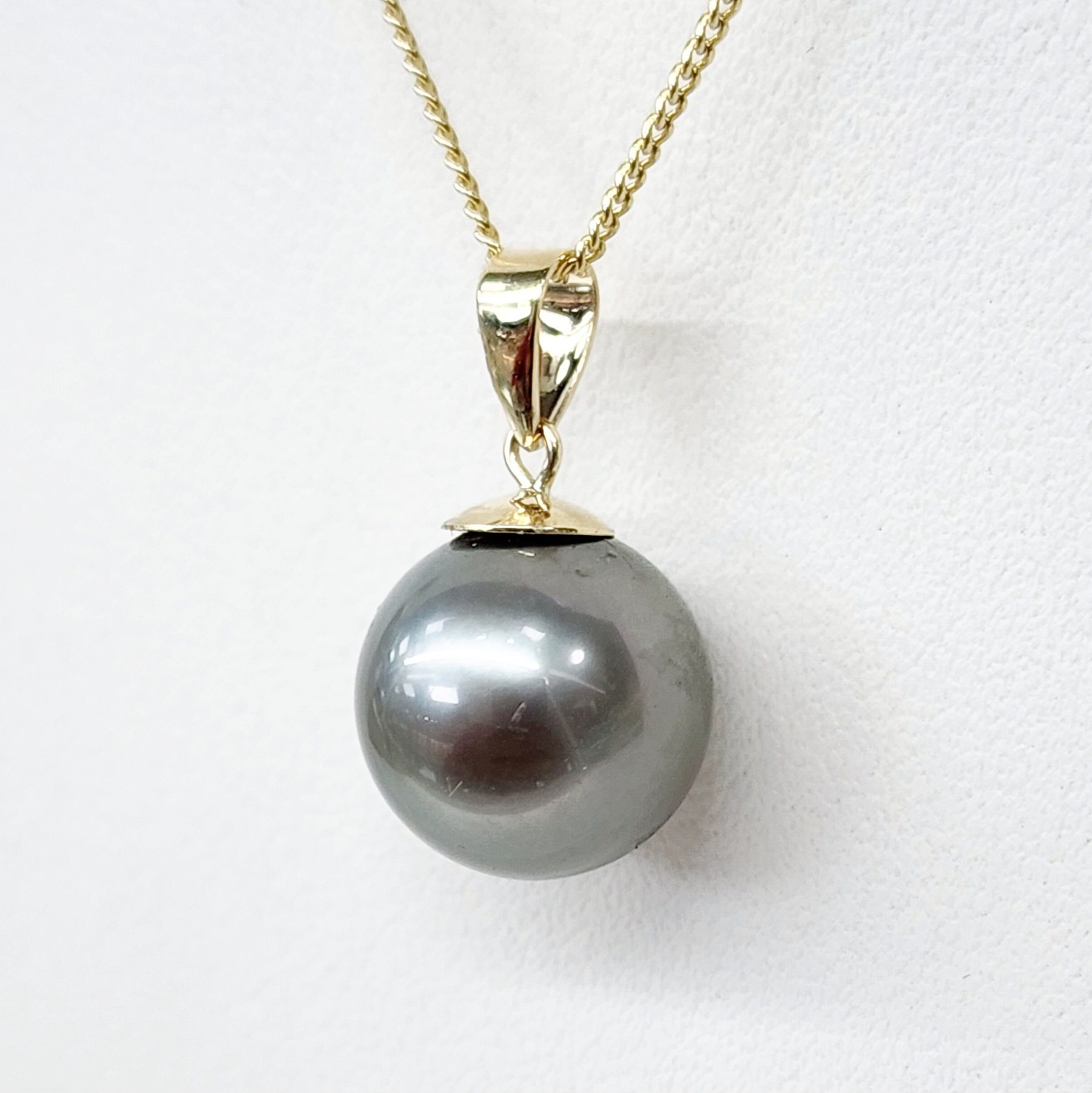 9ct Yellow Gold 12.5mm Round Tahitian Pearl Pendant 9ct Yellow Gold 12.5mm Round Tahitian Pearl Pendant