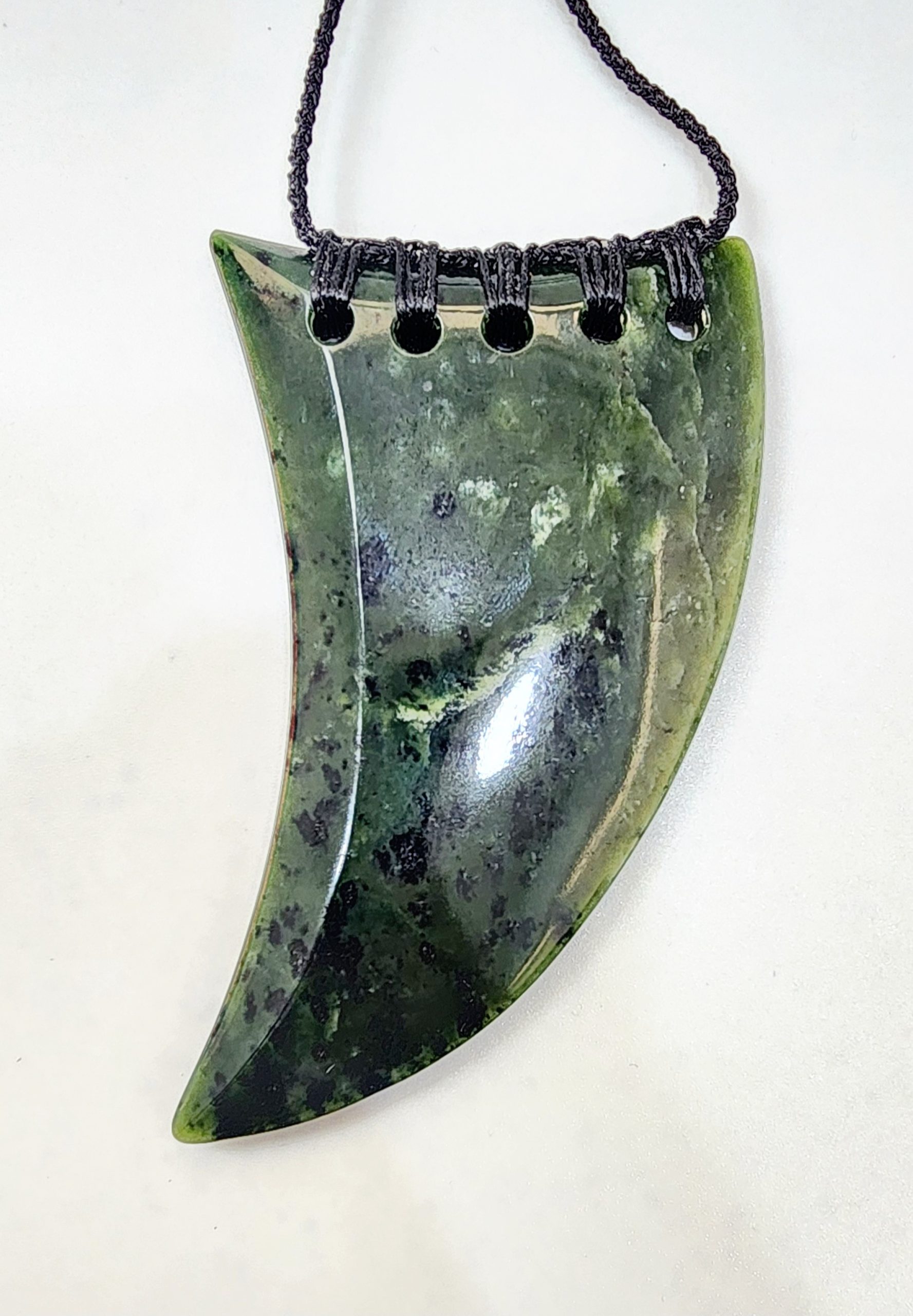 Pounamu Classic Large Tooth Pendant Greenstone?Jewellery Pounamu Classic Large Tooth Pendant Greenstone?Jewellery