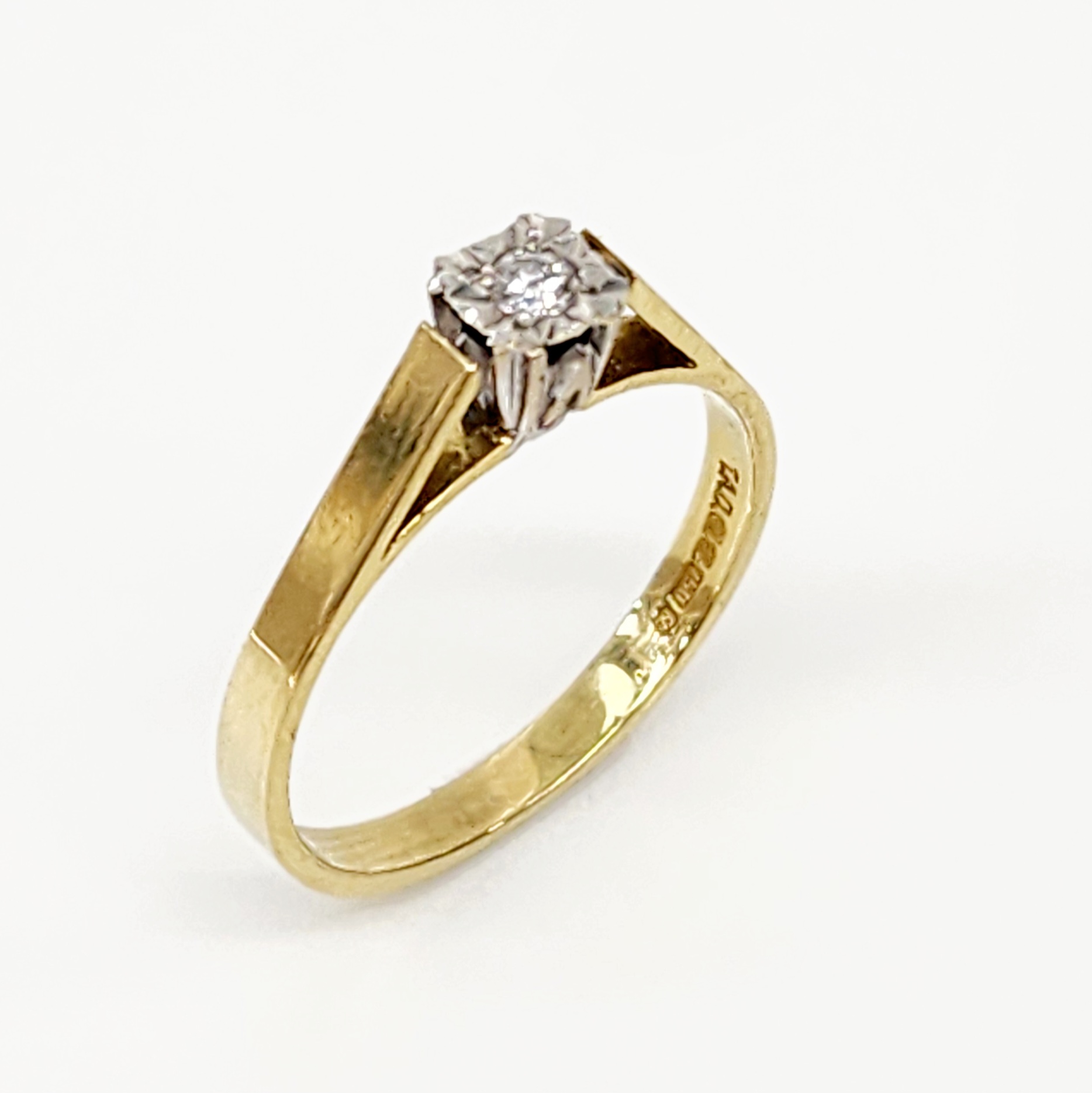 18ct Yellow Gold Engagement Ring with Brilliant Round 0.10ct Diamond Setting Gold Rings 