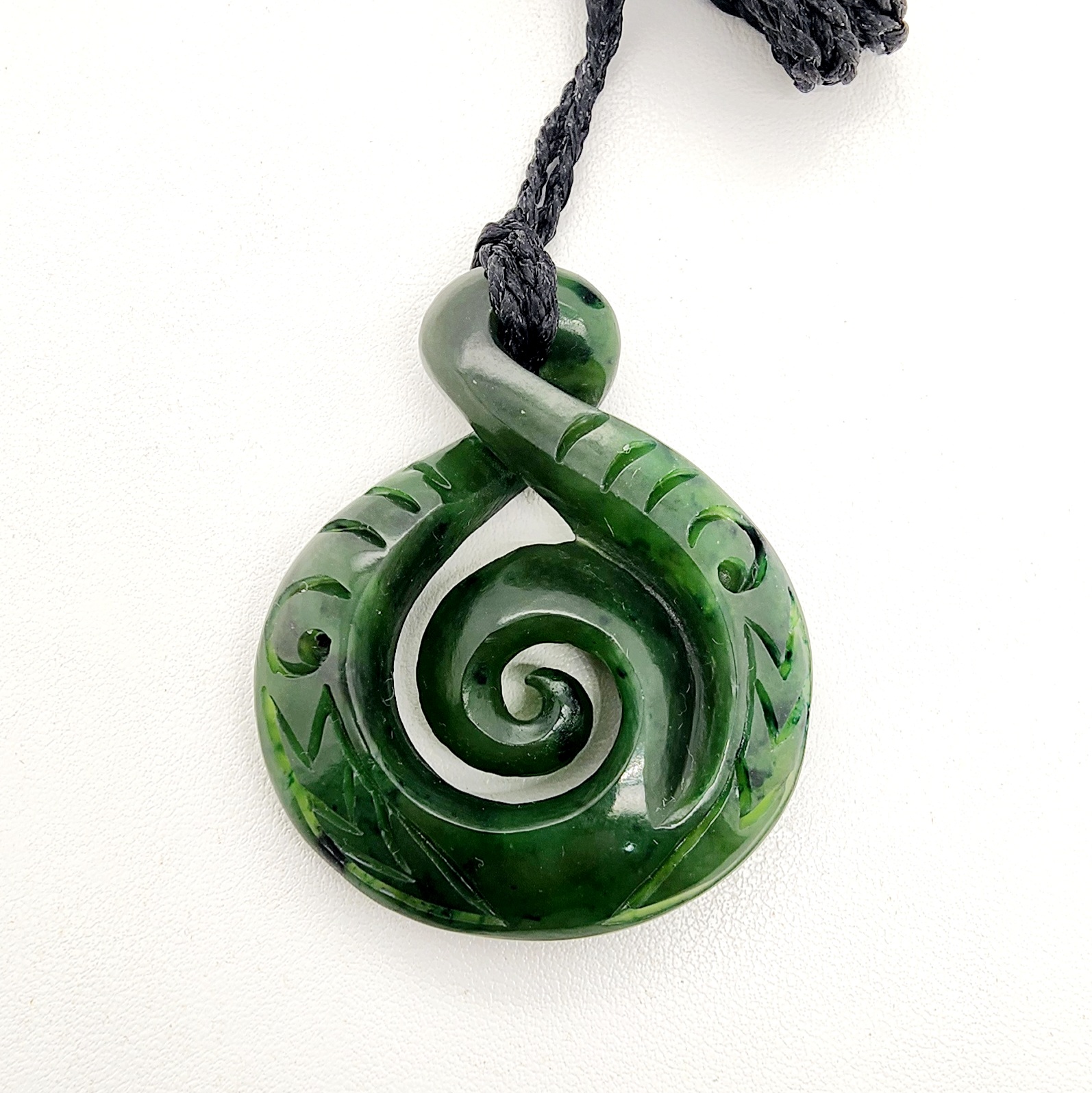 New Zealand Engraved Single Twist Greenstone With Koru Necklace - HPN924.70 9ct Gold Ring, Gold Jewellery, Gold Rings 