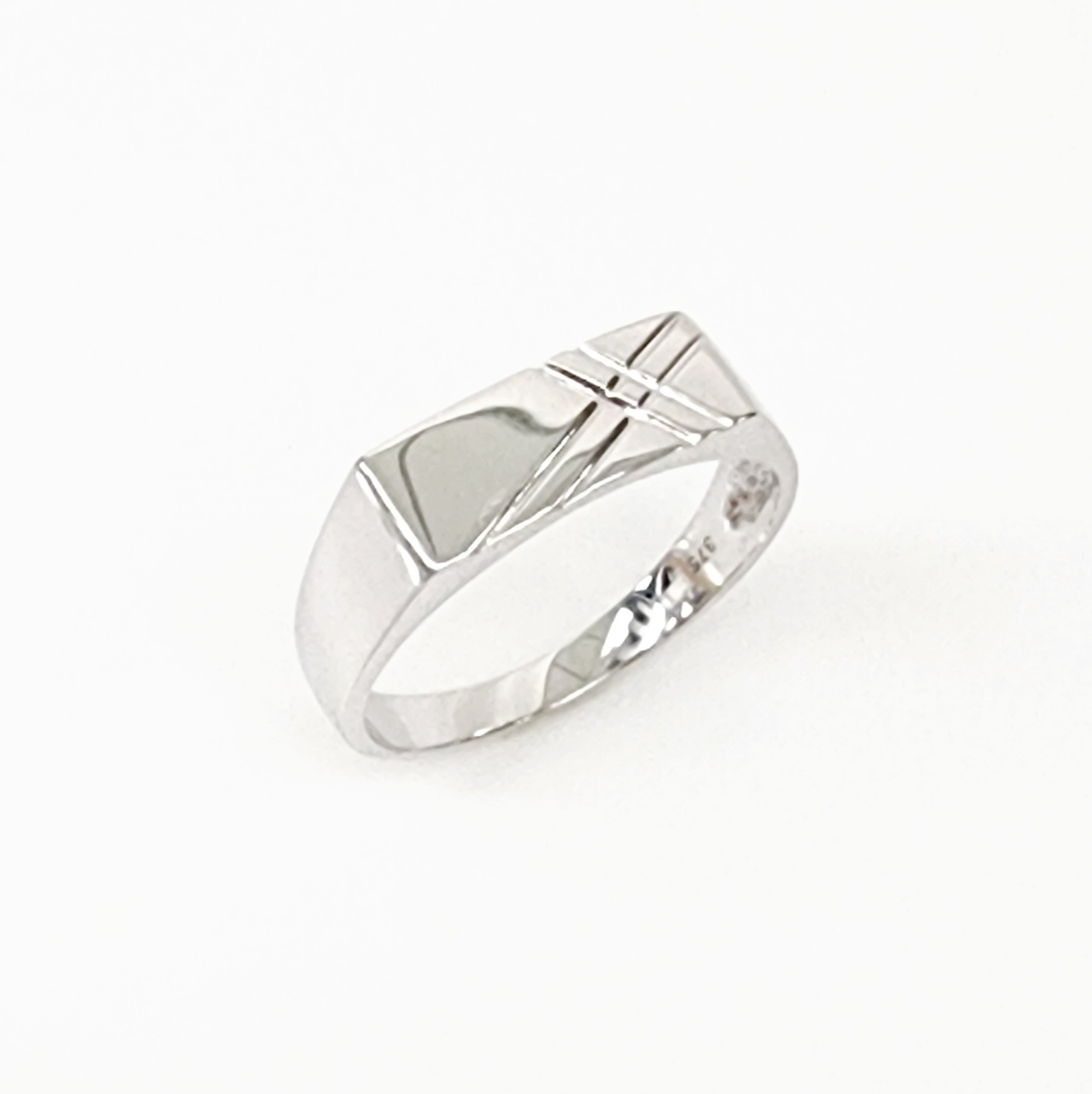 9ct White Gold Gents Wedding Ring - D68589W Gold Earrings 