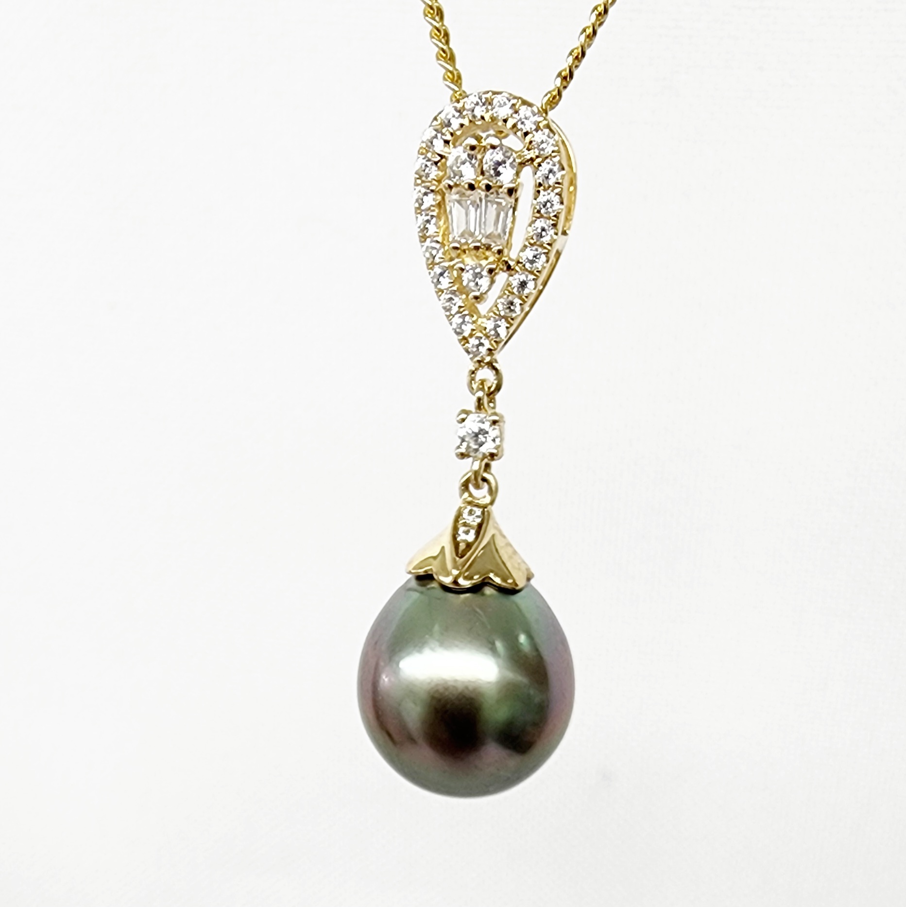 9ct Yellow Gold 11.0-11.50mm Teardrop Tahitian Black Pearl with Cubic Zirconia Setting Pendant - YP20041155/1 9ct Yellow Gold 11.0-11.50mm Teardrop Tahitian Black Pearl with Cubic Zirconia Setting Pendant - YP20041155/1