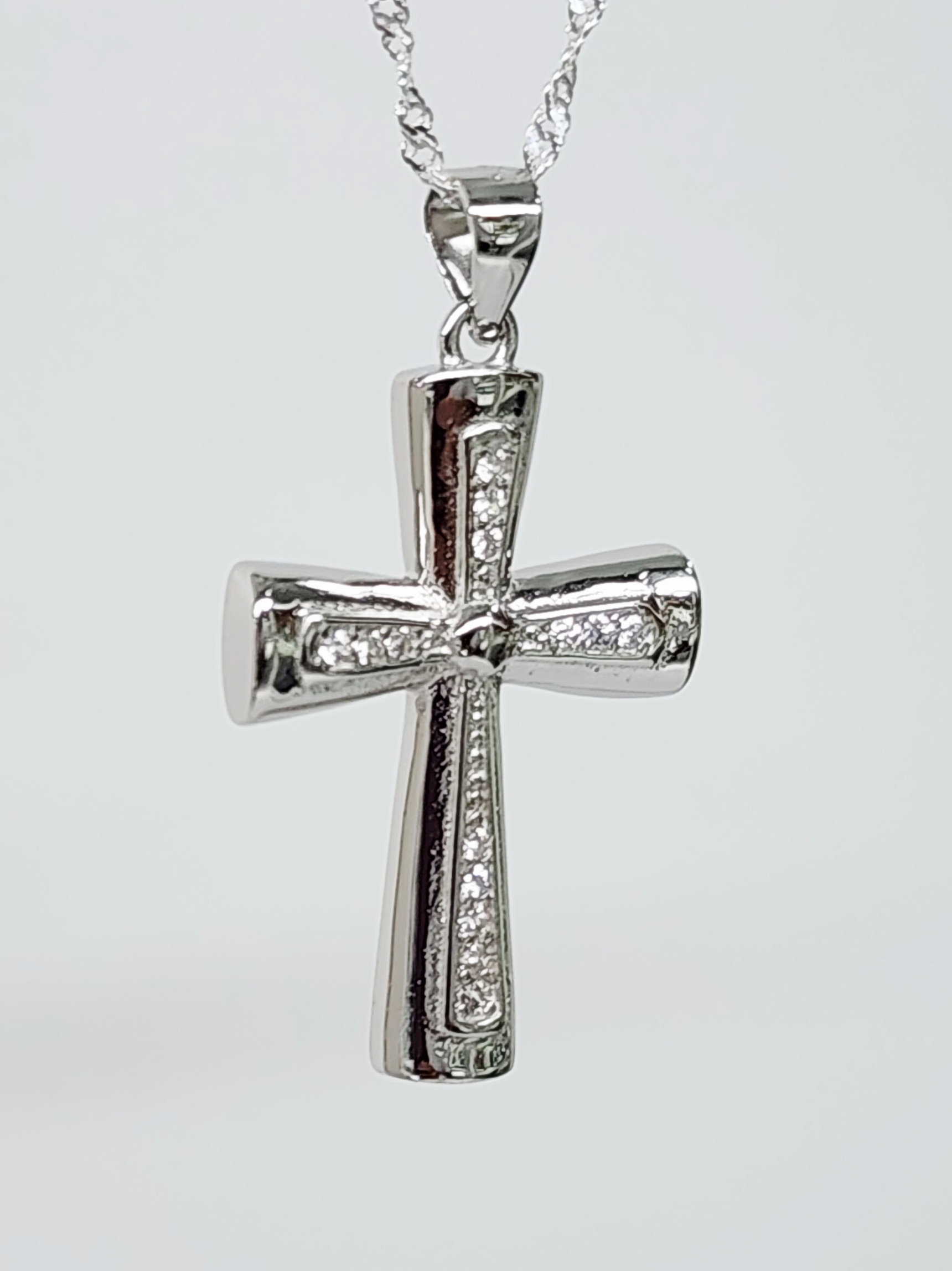 Sterling Silver Cross Pendant with CZ Setting - P00998 Seiko 