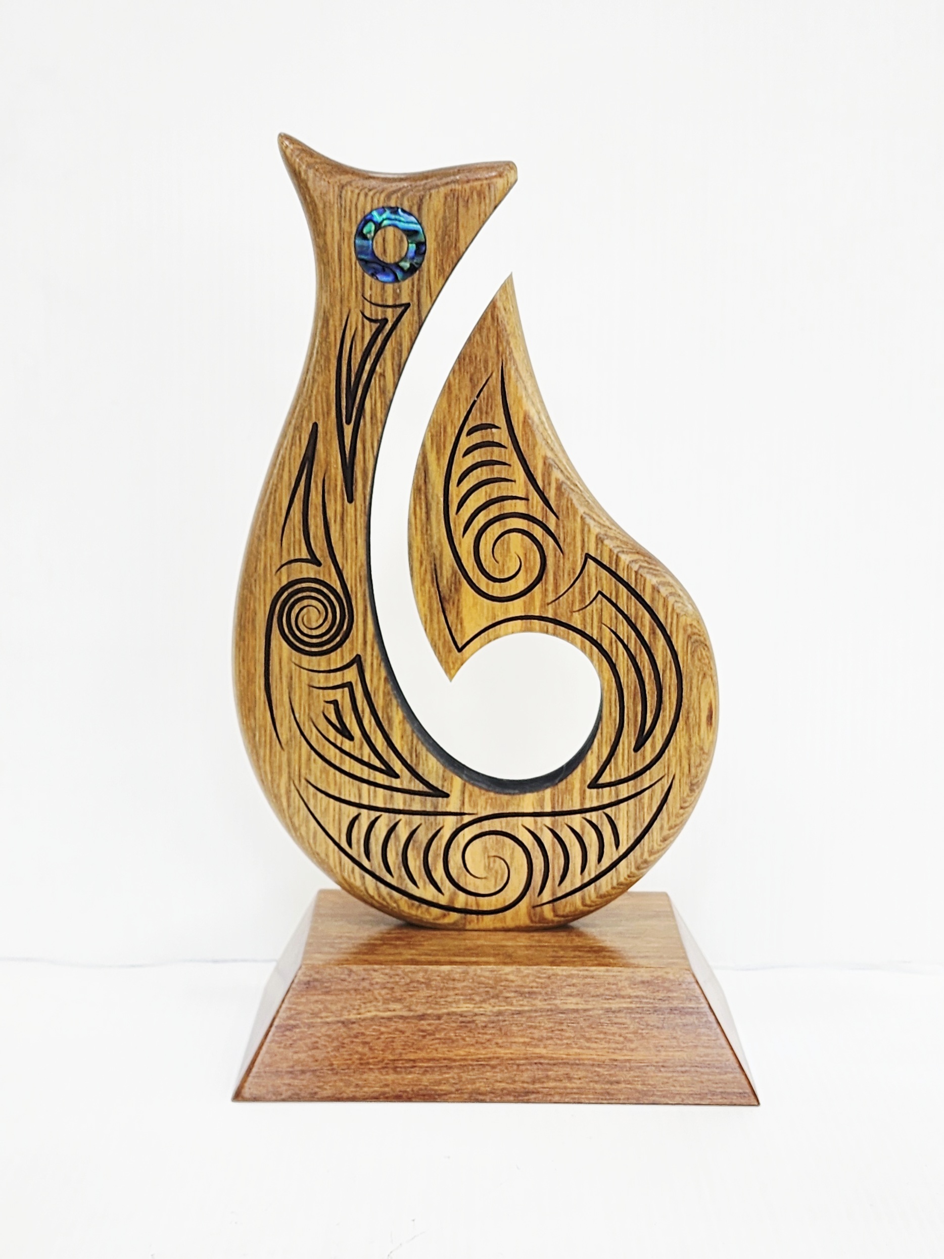 260mm Māori Matau (Fish Hook) Carving – Handcrafted Pacific Rimu Wood Award - MD051 NIXON, WATCH 