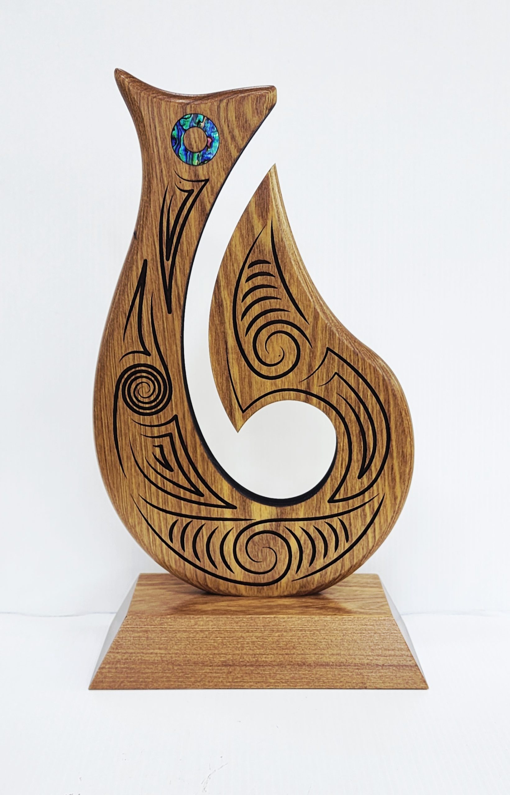 305mm Māori Matau (Fish Hook) Carving – Handcrafted Pacific Rimu Wood Award - MD052 NIXON, WATCH 