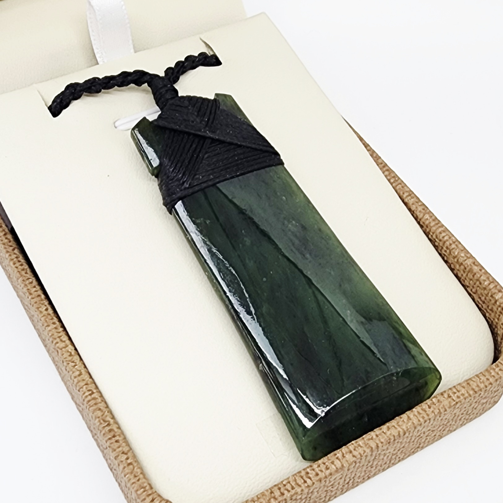 New Zealand Te Wahi Pounamu Classic Bounded Toki Necklace - CR-TK2 Greenstone?Jewellery 