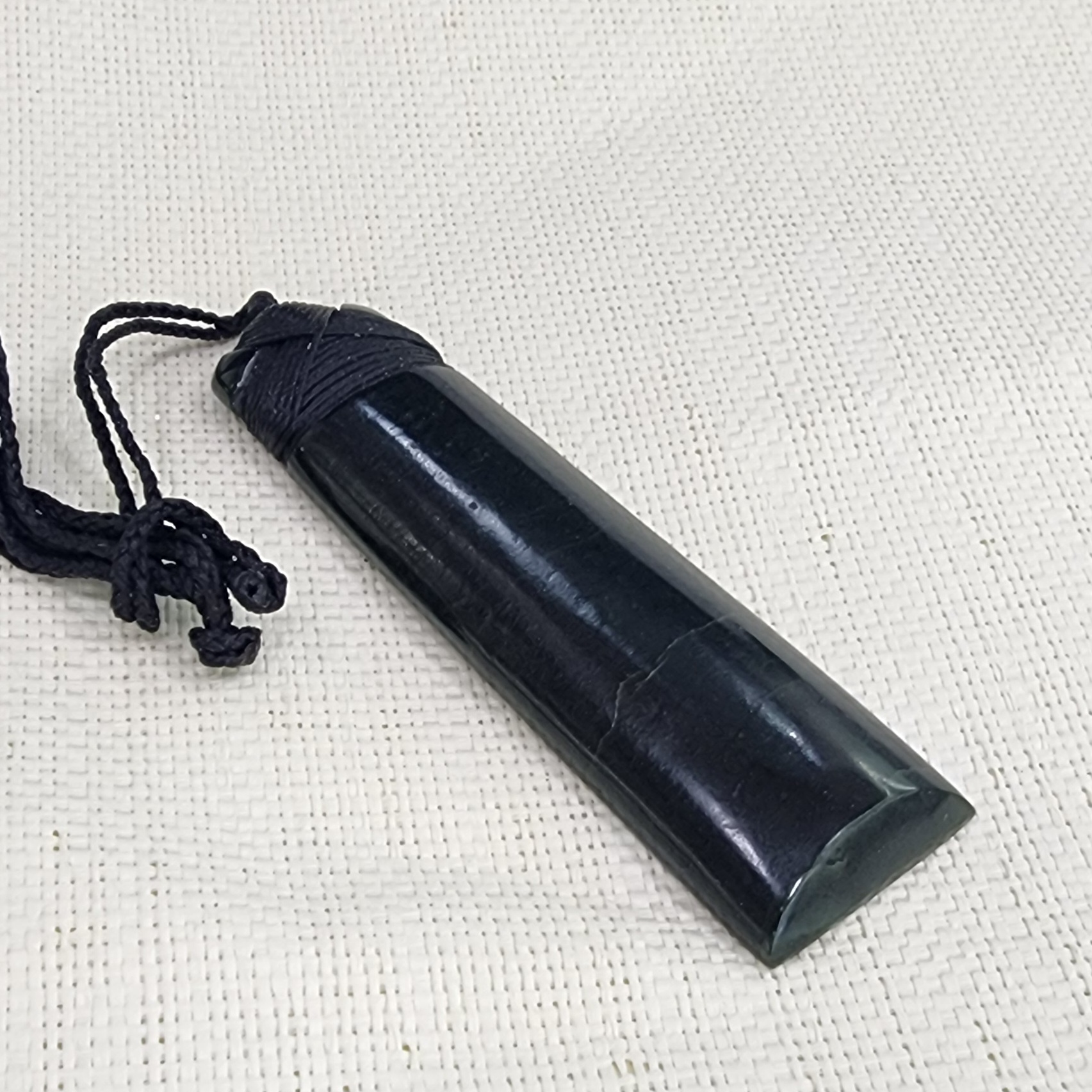 New Zealand Pounamu Classic Bounded Toki Necklace - DWDTOKI1 Greenstone?Jewellery New Zealand Pounamu Classic Bounded Toki Necklace - DWDTOKI1 Greenstone?Jewellery