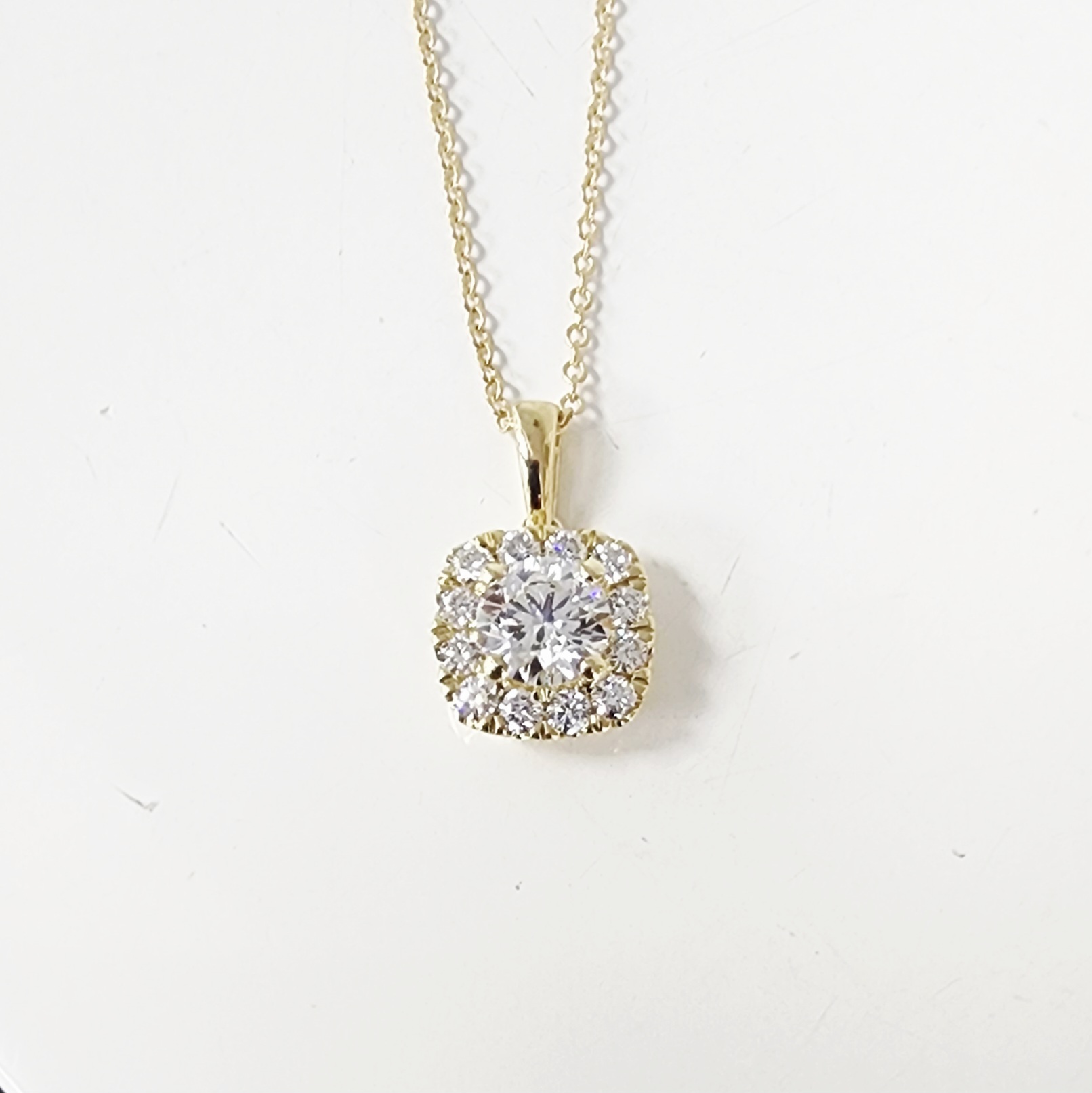 9ct Yellow Gold Lab Grown Diamond Cluster Pendant & Chain 0.83ct TDW EF/VS - AUPD1301 Greenstone?Jewellery 