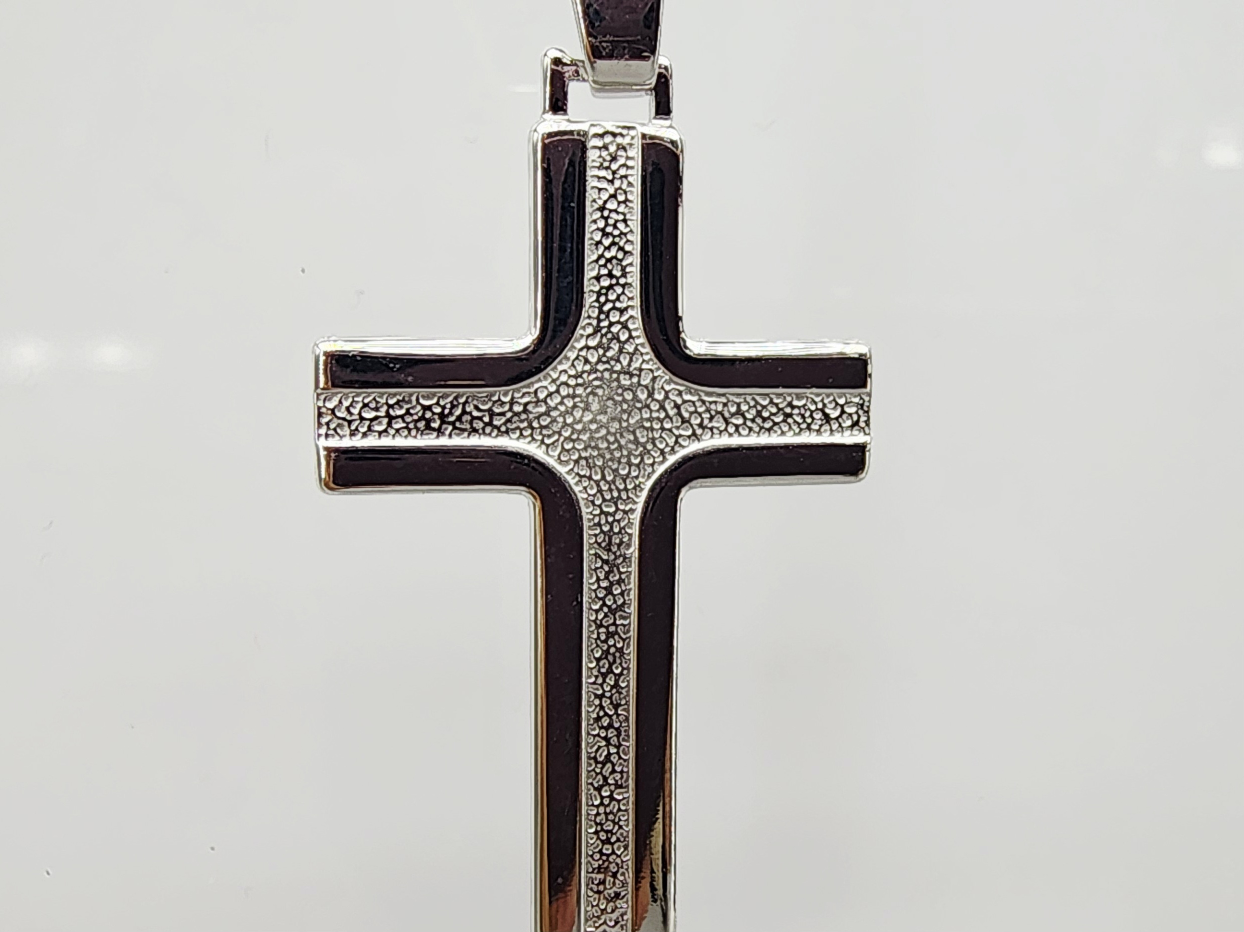 Sterling Silver Textured Cross Pendant with Polished Edges and Complimentary Chain - S105303PS/5 Sterling Silver Pendants Sterling Silver Textured Cross Pendant with Polished Edges and Complimentary Chain - S105303PS/5 Sterling Silver Pendants