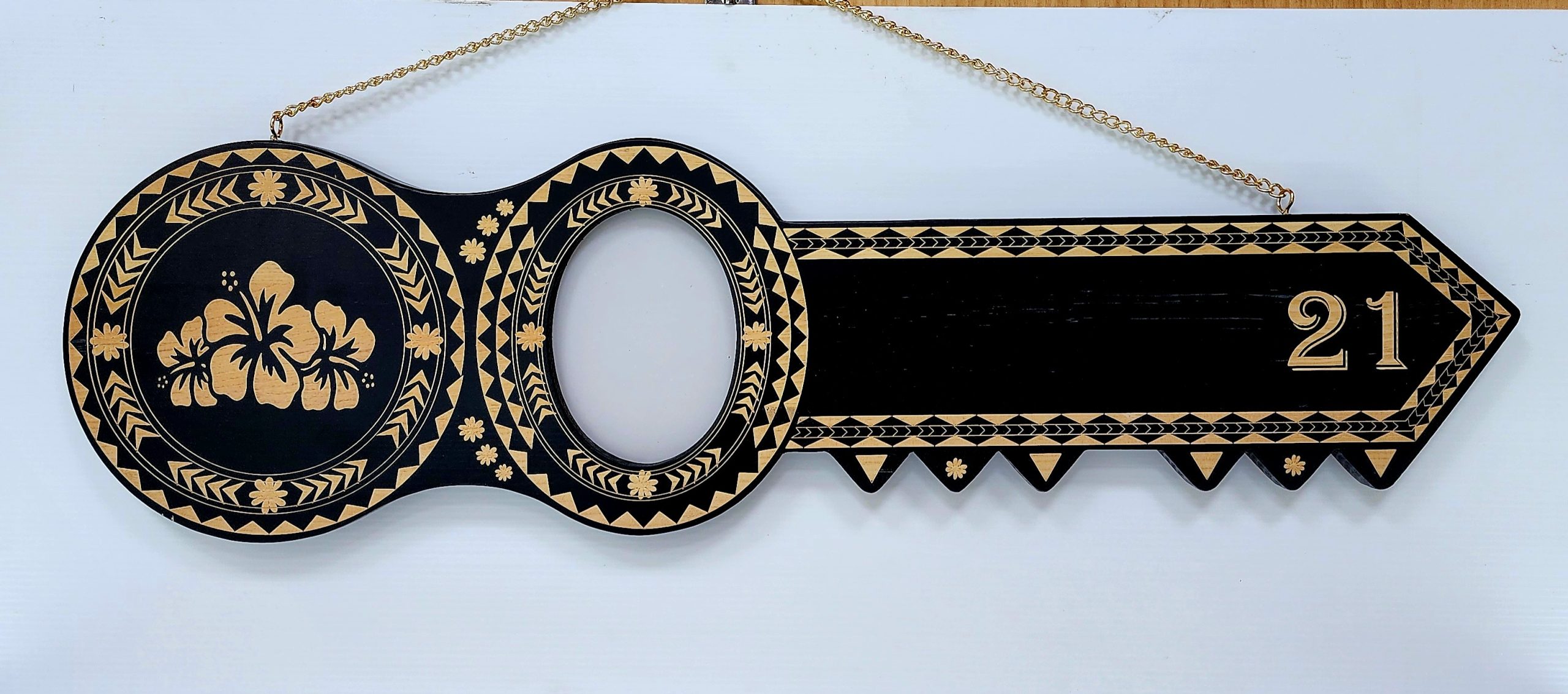 Island Design Wooden Birthday Key with Three Hibiscus Flowers & "21" Laser Engraved – SJ2510BLK 21st Keys Island Design Wooden Birthday Key with Three Hibiscus Flowers & "21" Laser Engraved – SJ2510BLK 21st Keys