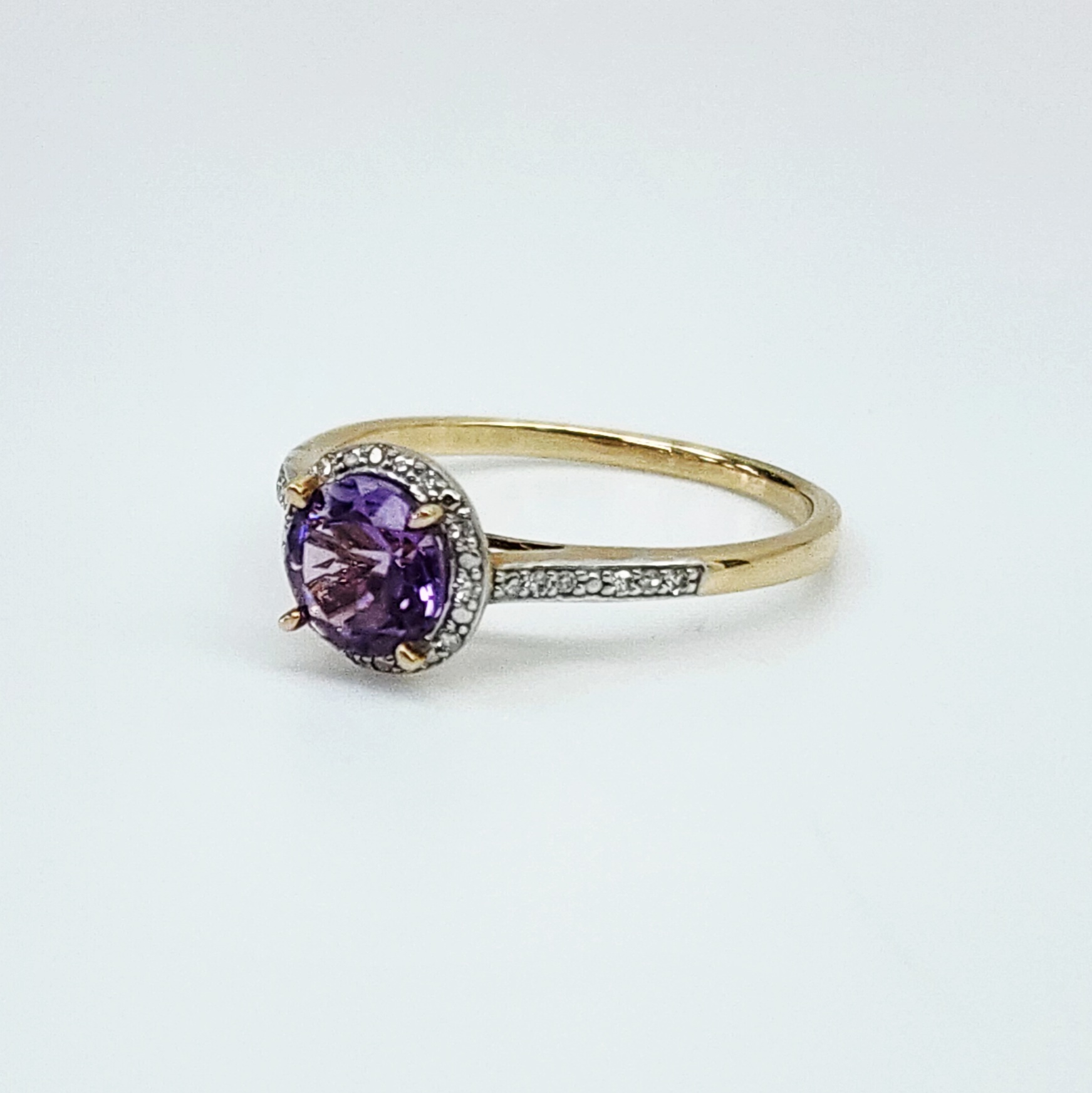 9ct Yellow Gold Amethyst & Diamond Halo Ring TDW 0.064ct - 5RG1020 Seiko 9ct Yellow Gold Amethyst & Diamond Halo Ring TDW 0.064ct - 5RG1020 Seiko