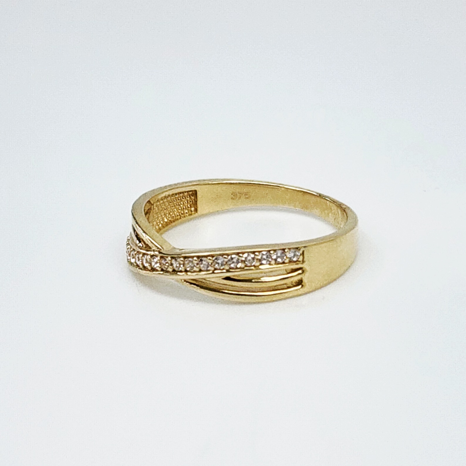 9ct Yellow Gold CZ Crossover Ring with Individual 4-Claw Settings - 5R0002 Seiko 9ct Yellow Gold CZ Crossover Ring with Individual 4-Claw Settings - 5R0002 Seiko