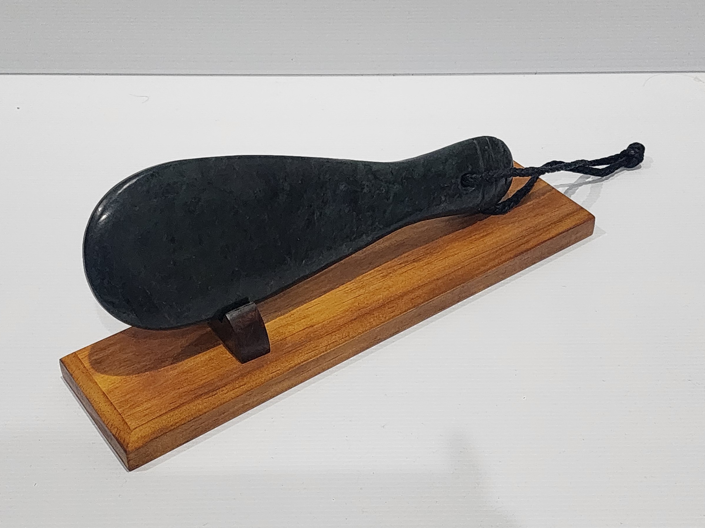 New Zealand Greenstone / Pounamu Mere (300mm Long) with Stand Greenstone?Jewellery 