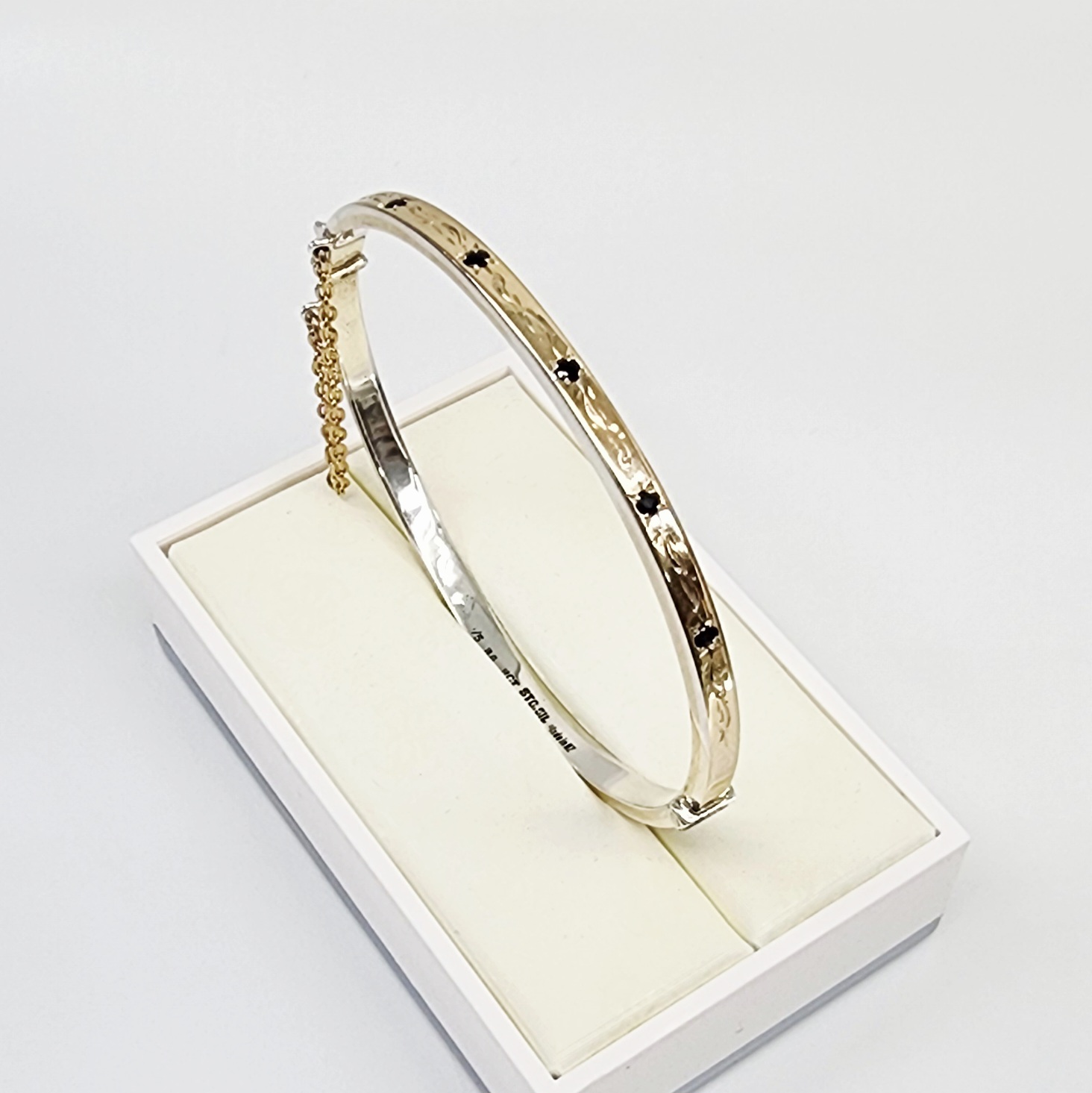 9ct Yellow Gold on Sterling Silver Hand Engraved Blue Sapphire Bangle - GS1EN5SAP 21st Keys 