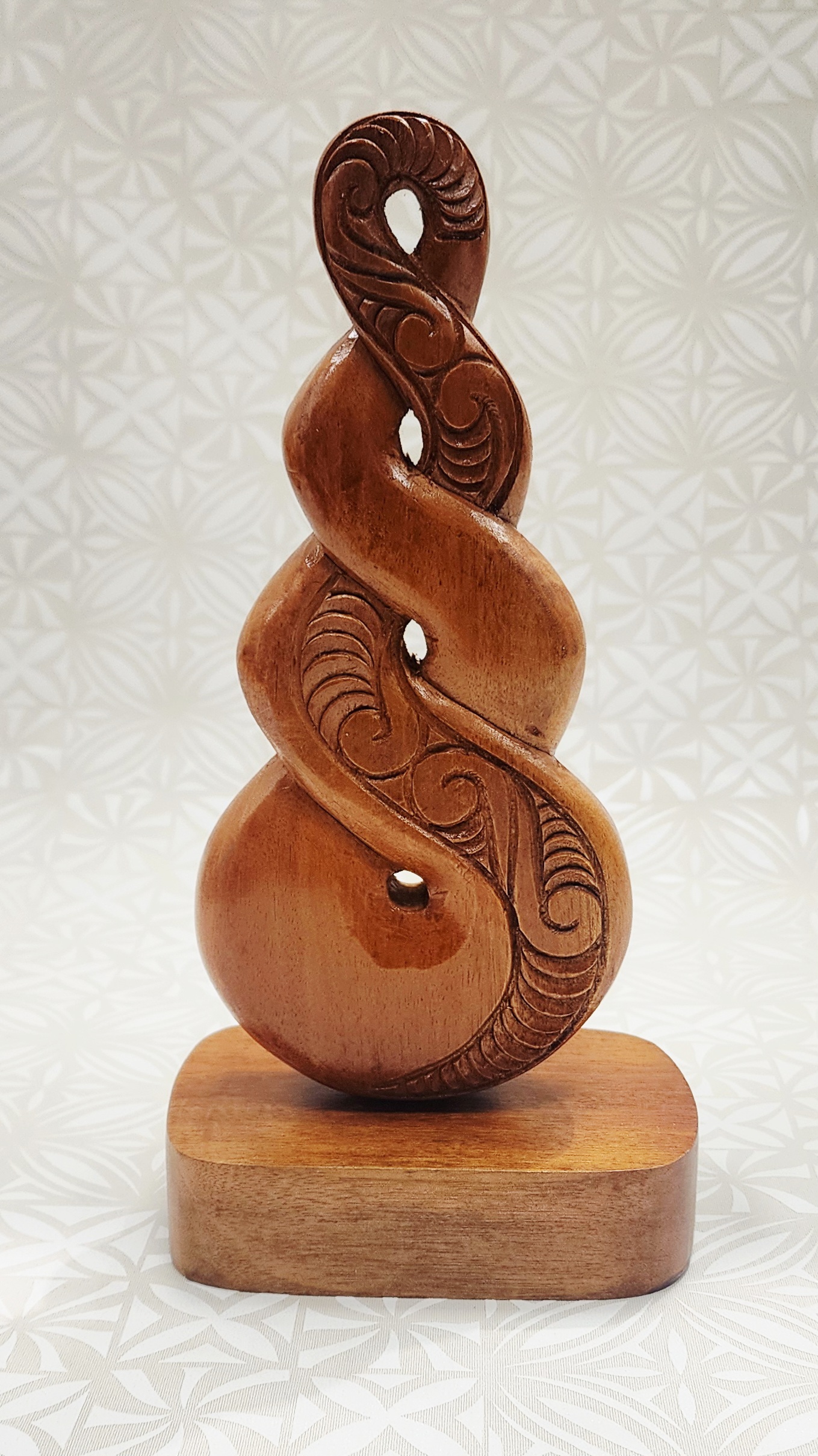 Hand-Carved Wooden Triple Twist on Base – Made in New Zealand 21st Keys 